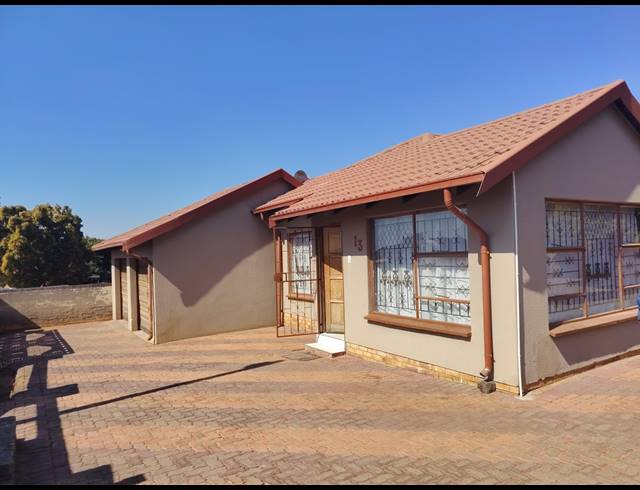 3 BEDROOM HOUSE FOR SALE IN TLHABANE WEST